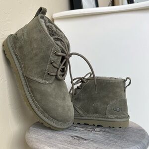 UGG
